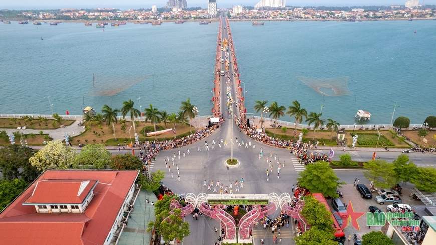 Rực rỡ sắc màu các lễ hội 